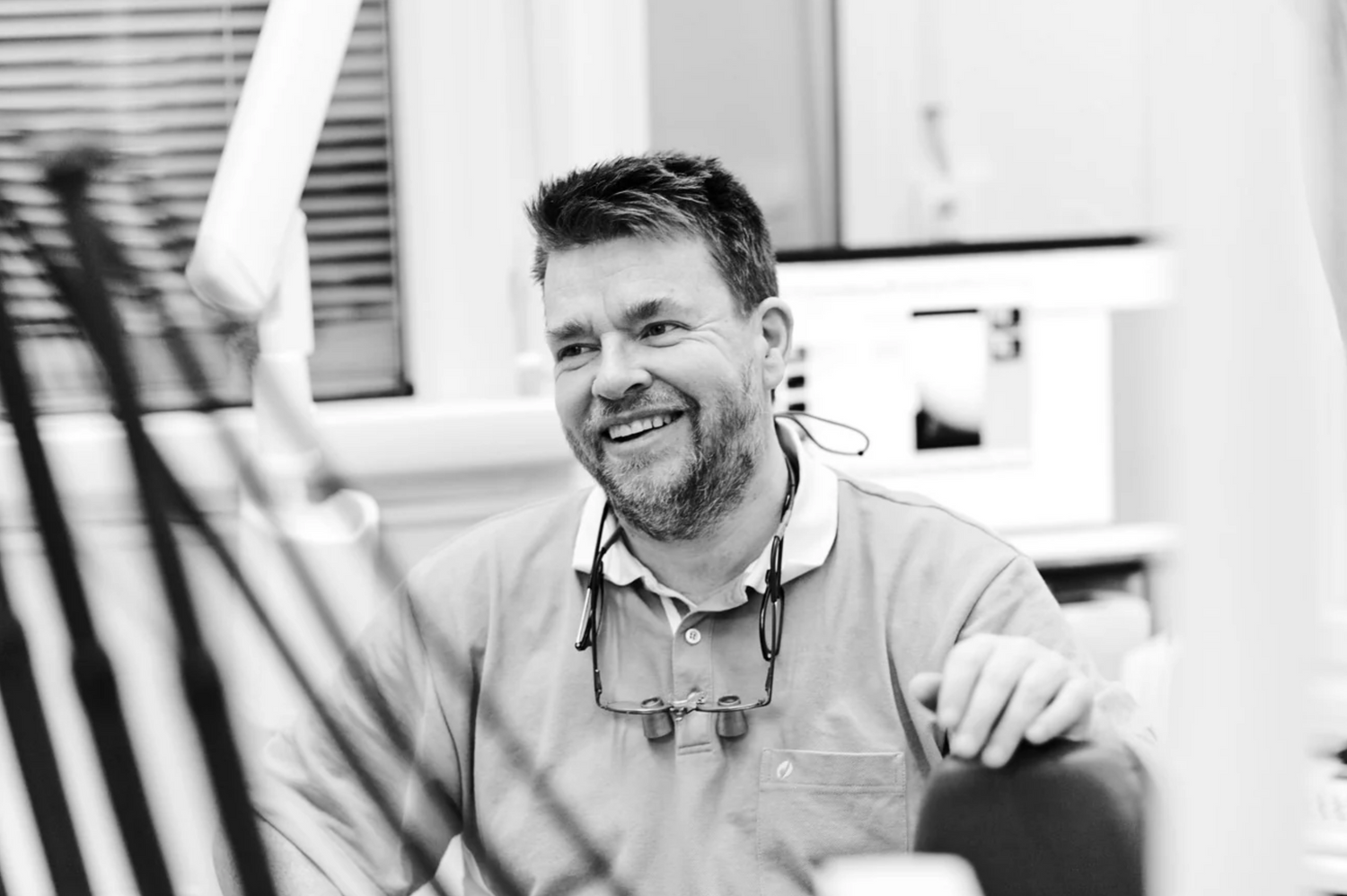 Protecting your dental implants: The essential role of oral hygiene and advanced therapies